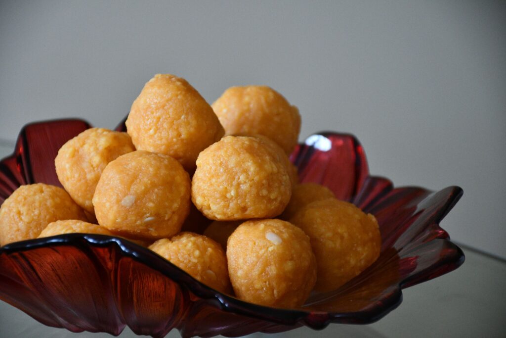 Healthy jaggery laddu recipe balls made without refined sugar, served in a bowl