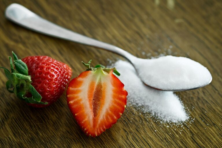Stevia leaves and natural sweetener as a sugar substitute